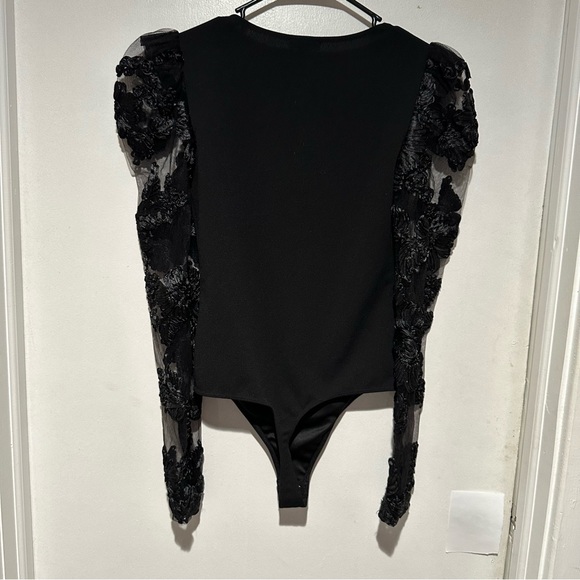 EXPRESS BLACK BODYSUIT WITH LACE SLEEVES! BRABD NEW! #101 - Picture 2 of 5